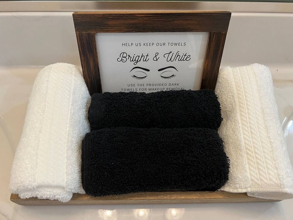 New Townhome | 2 Mins from downtown | AVL Mtn area