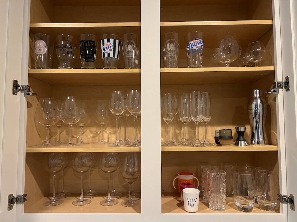 New Townhome | 2 Mins from downtown | AVL Mtn area