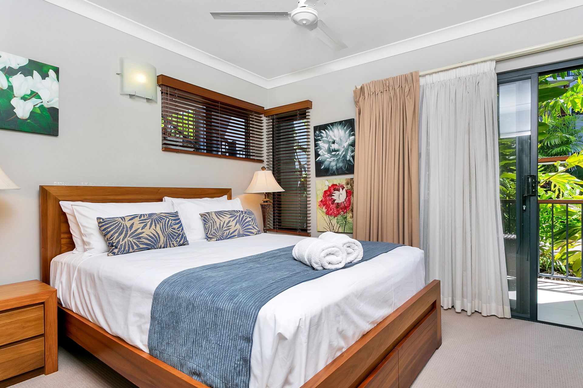 Blue Lagoon Lakeside Apartment