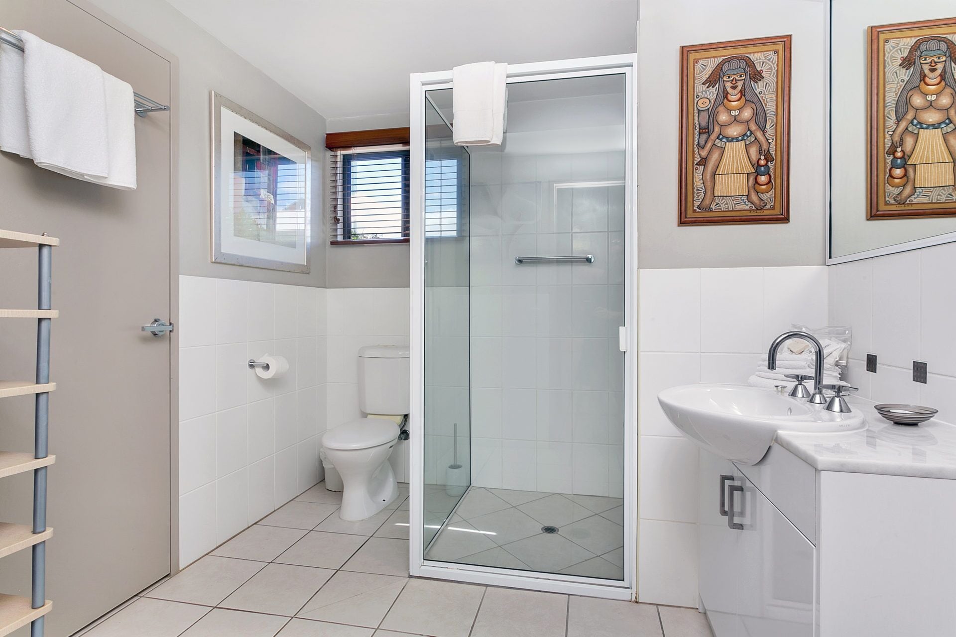 Blue Lagoon Lakeside Apartment