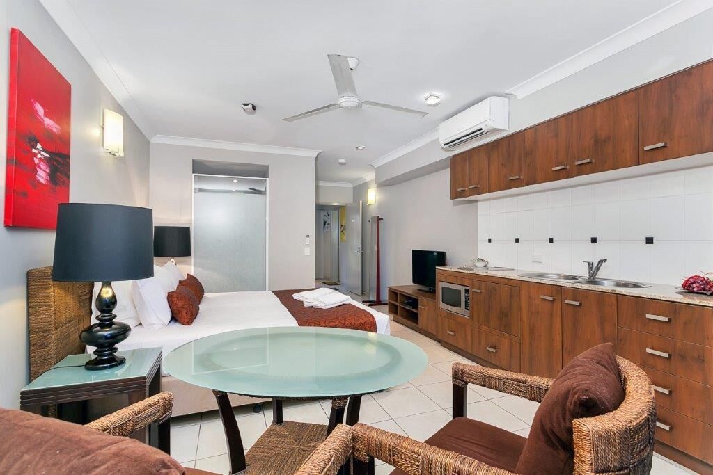 Blue Lagoon Lakeside Studio