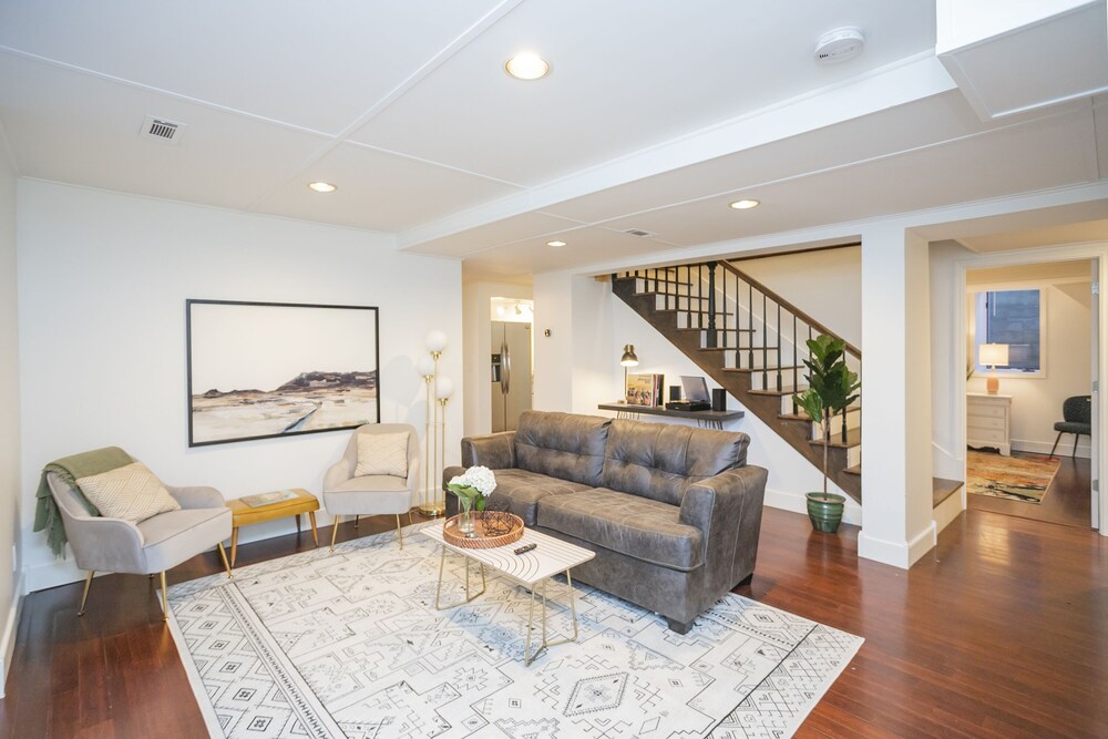 Spacious Belmont Guest Suite Walk to Hillsboro Village/12th South! Free