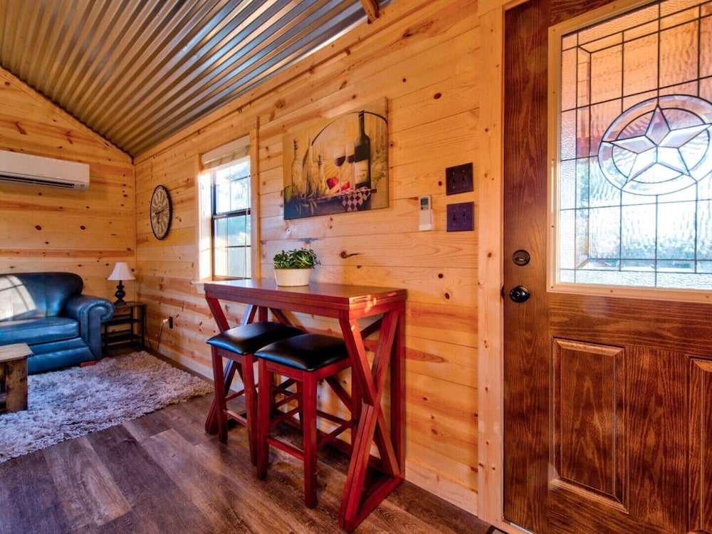 Julie's Cabins Luxury Retreat 3