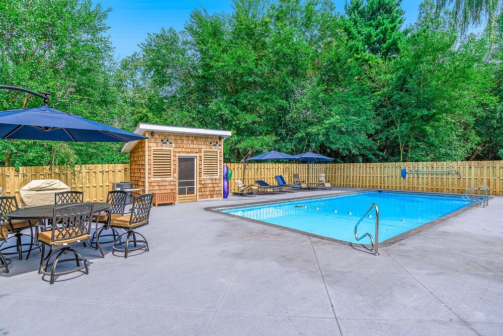 Modern Smart Home on 20 Pastoral Acres w/ Private Heated Pool & Hot Tub