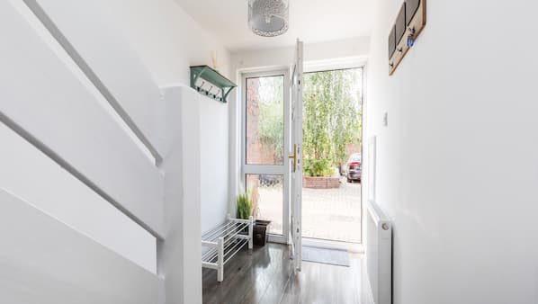 3 bedrooms, iron/ironing board, Internet, linens