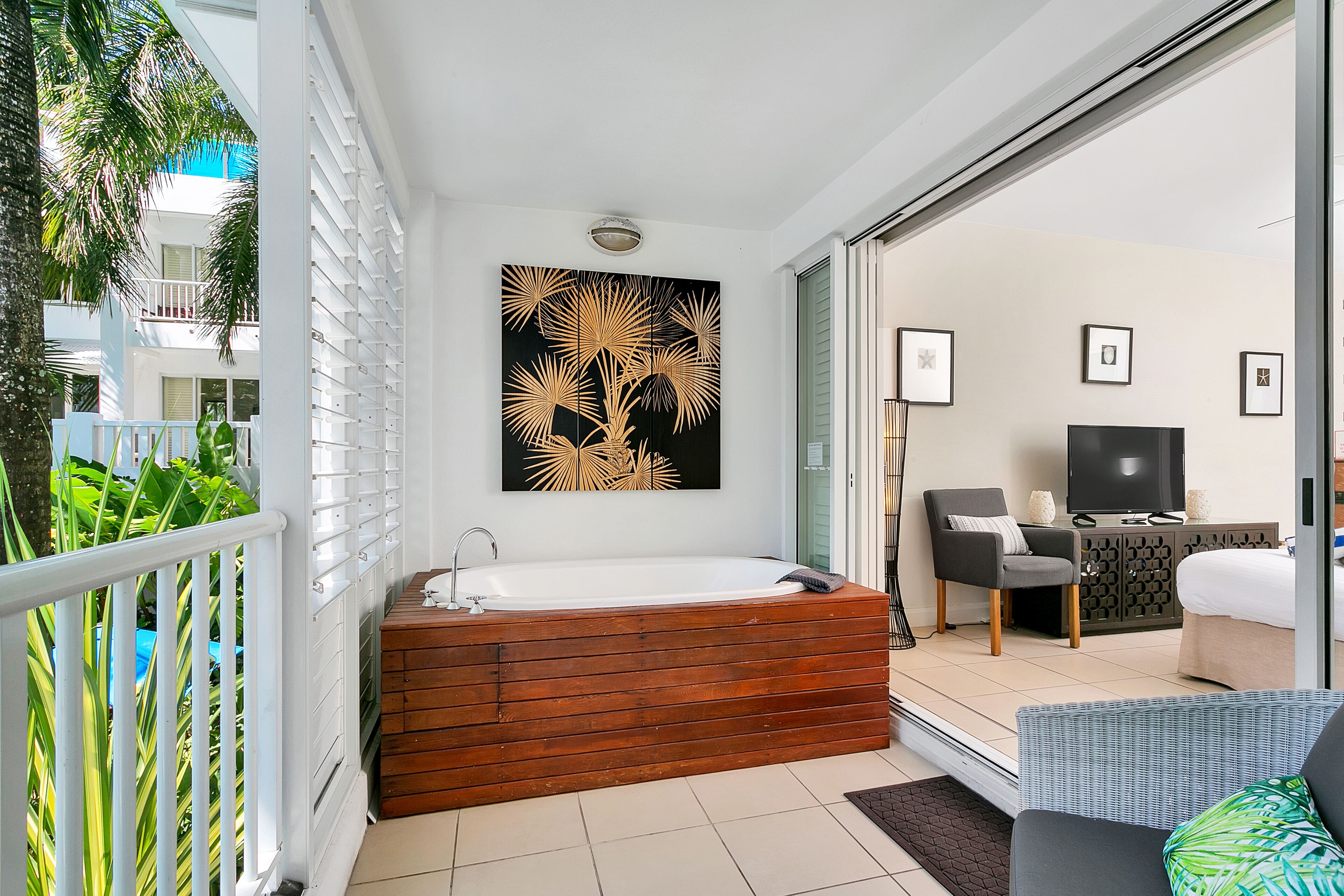 Peppers Beach Club Resort @ Palm Cove 2121/2122 3 Bedroom Apt Spa Bath