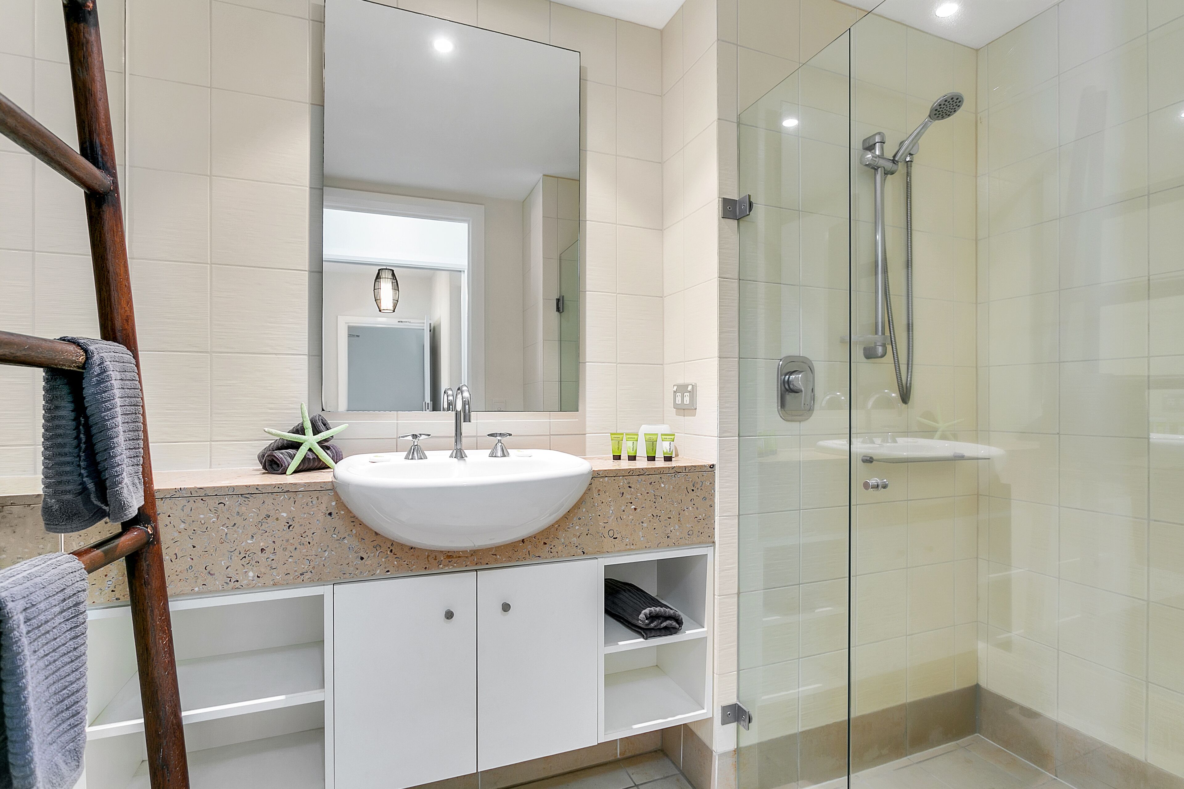 Peppers Beach Club Resort @ Palm Cove 2121/2122 3 Bedroom Apt Spa Bath