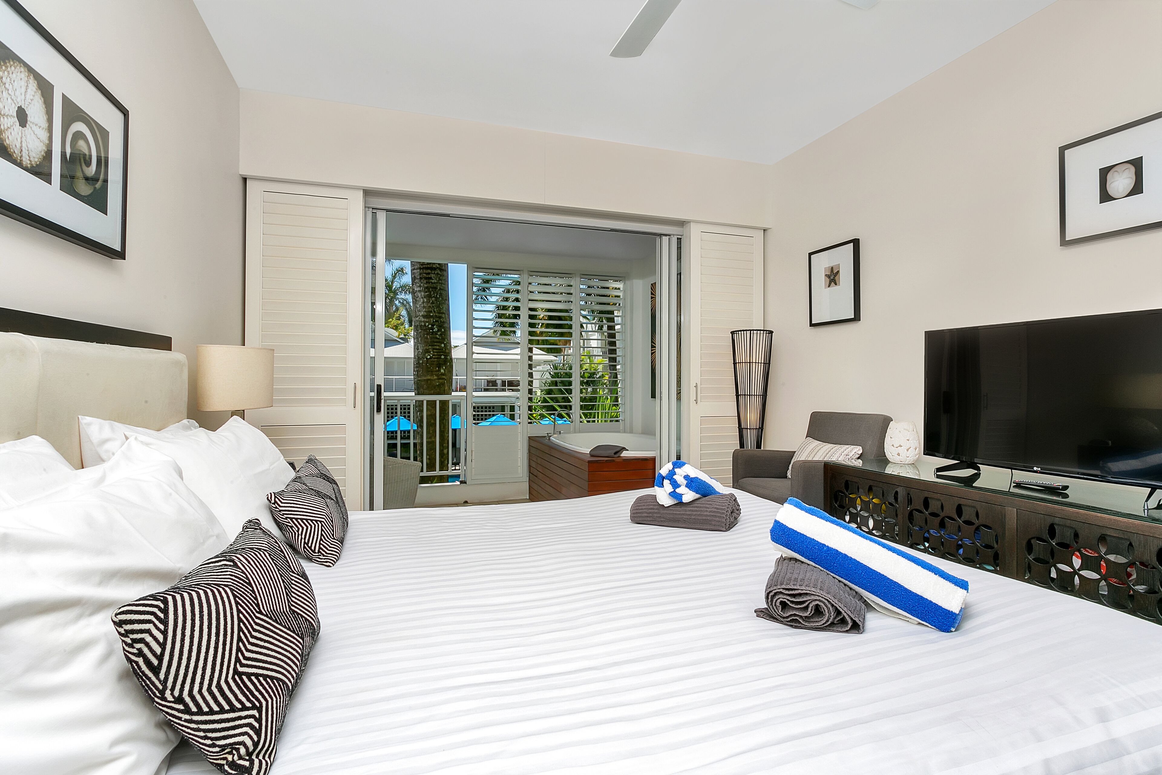 Peppers Beach Club Resort @ Palm Cove 2121/2122 3 Bedroom Apt Spa Bath