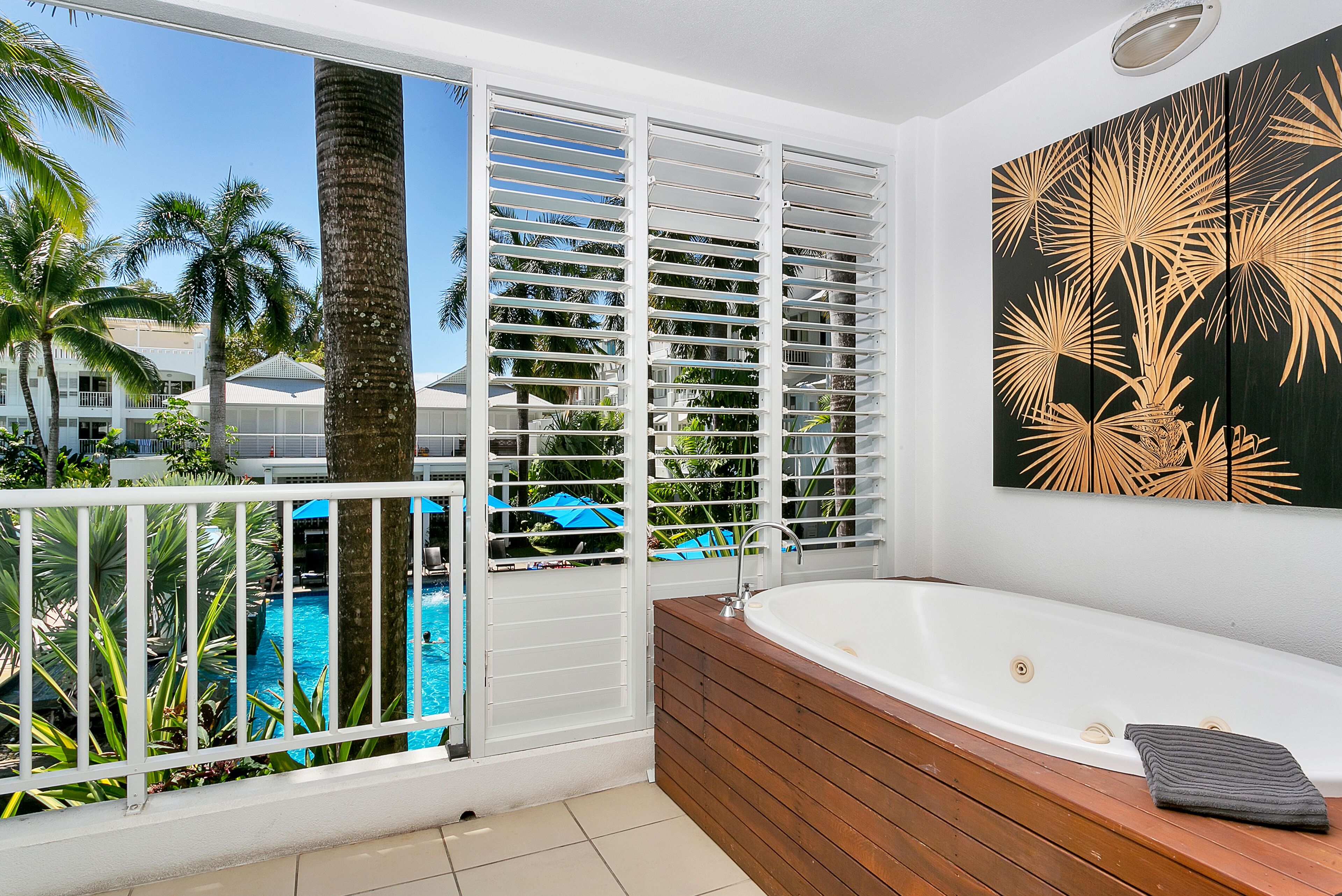 Peppers Beach Club Resort @ Palm Cove 2121/2122 3 Bedroom Apt Spa Bath