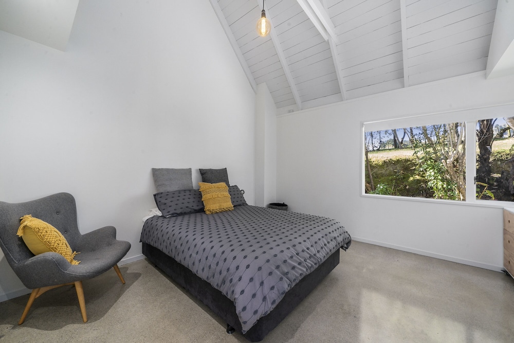 The House The Lodge Te Horo Deals & Reviews (Te Horo, NZL) Wotif