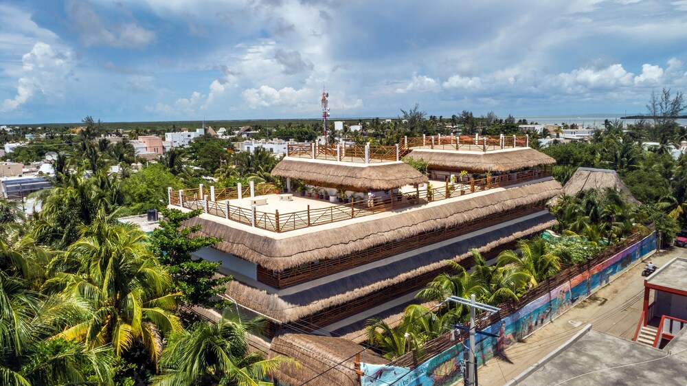 Tropical Suites by MIJ