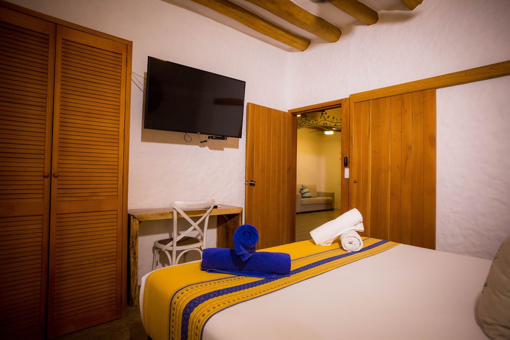 Tropical Suites by MIJ