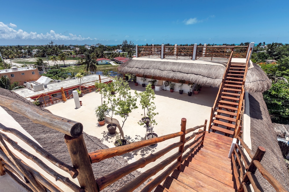 Tropical Suites by MIJ