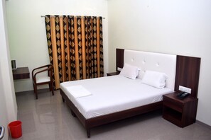 Executive Room | Soundproofing, free WiFi, bed sheets
