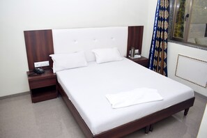 Double Room | Soundproofing, free WiFi, bed sheets