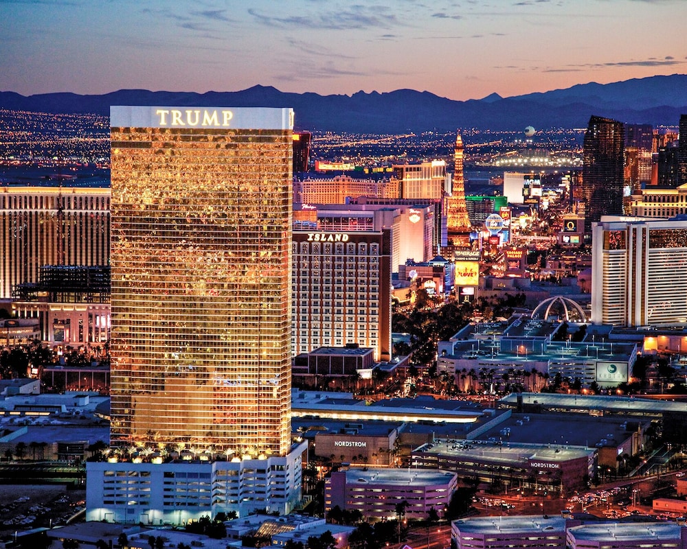 Hilton Trump Hotel Las Vegas 2 bedroom unit Sleeps 6 