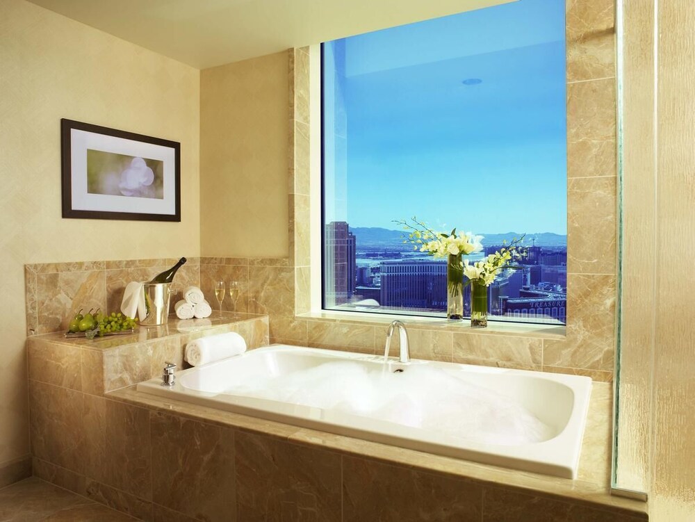 Hilton Trump Hotel Las Vegas 2 bedroom unit Sleeps 6 