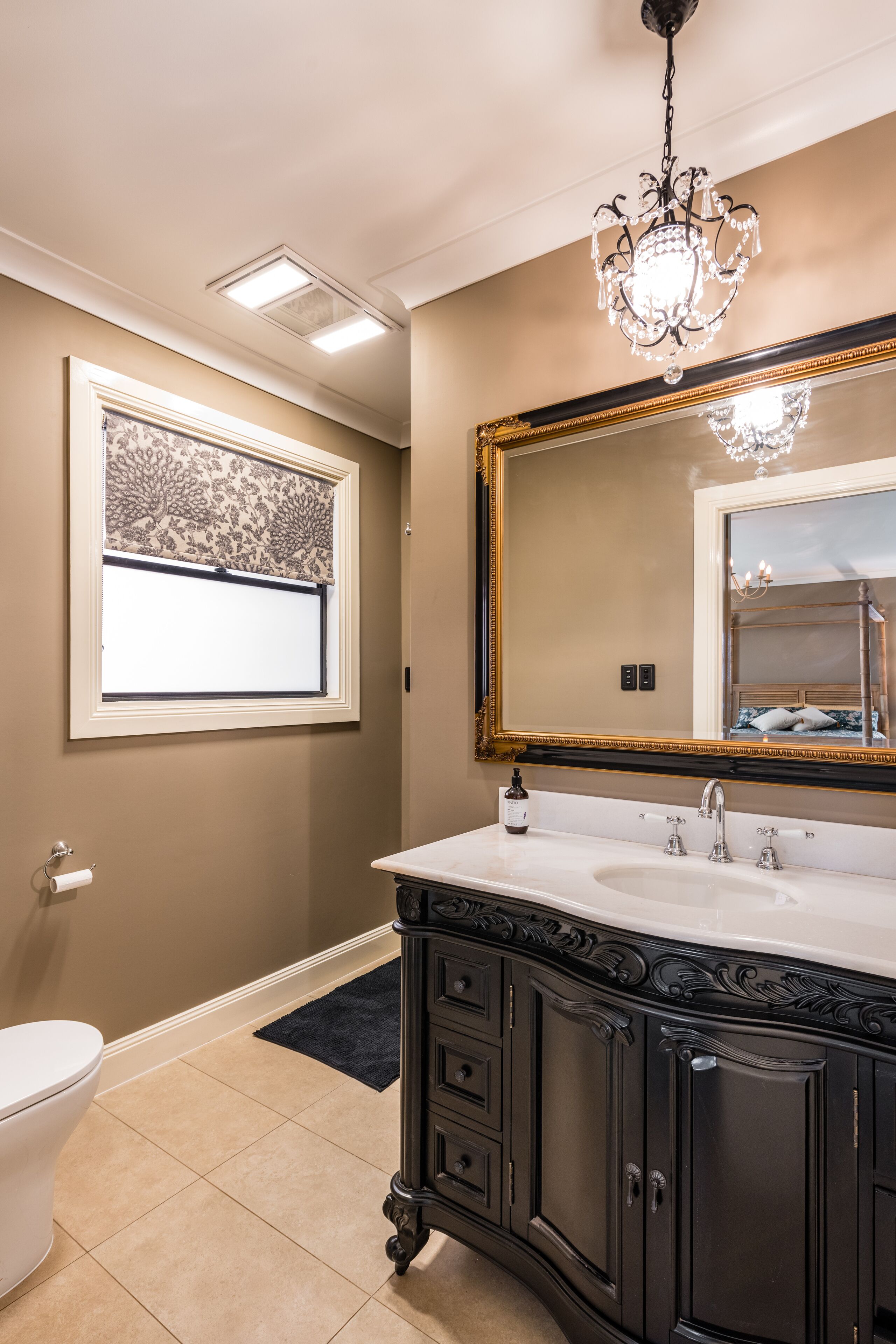 Hedge House- luxury space style location