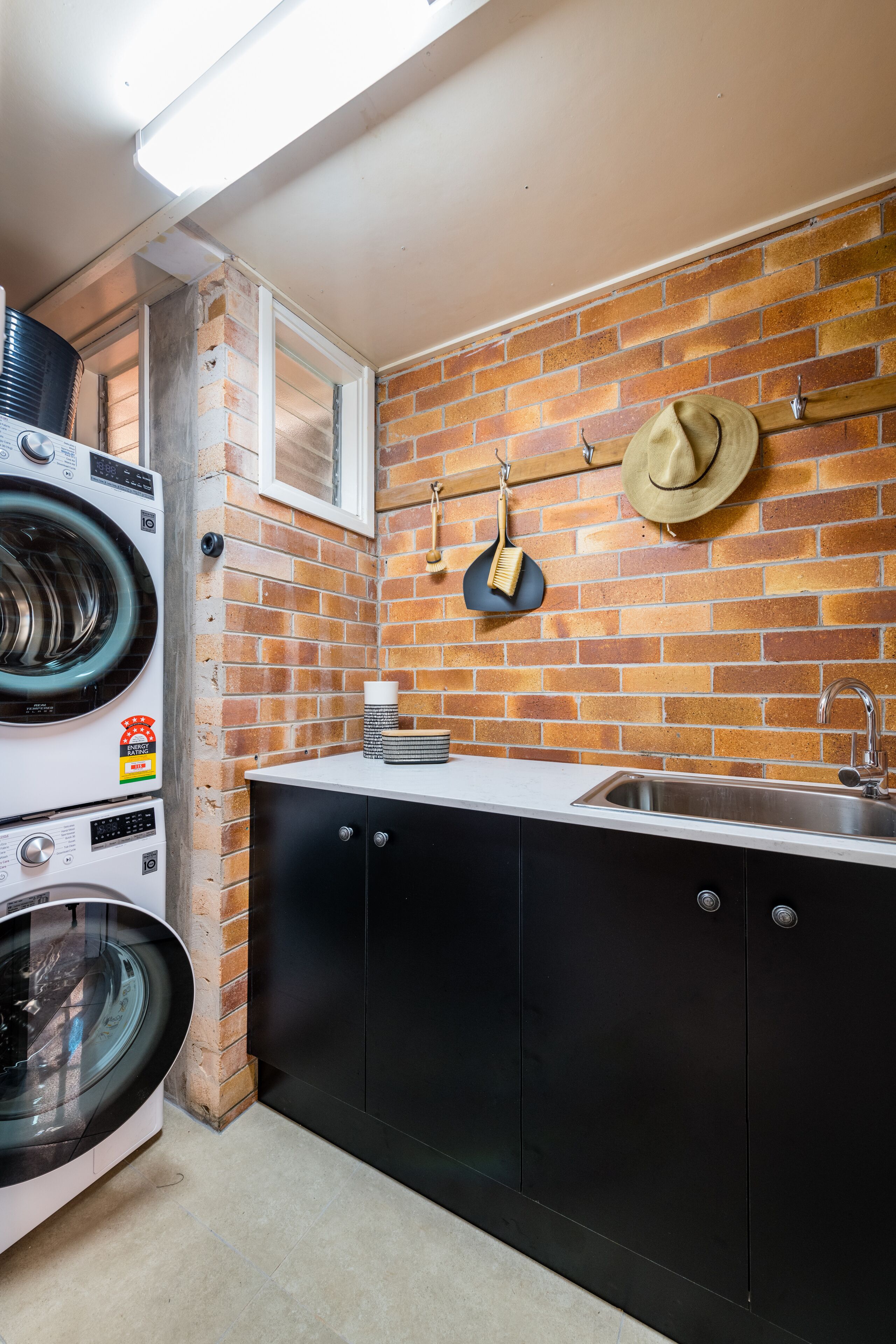 Hedge House- luxury space style location