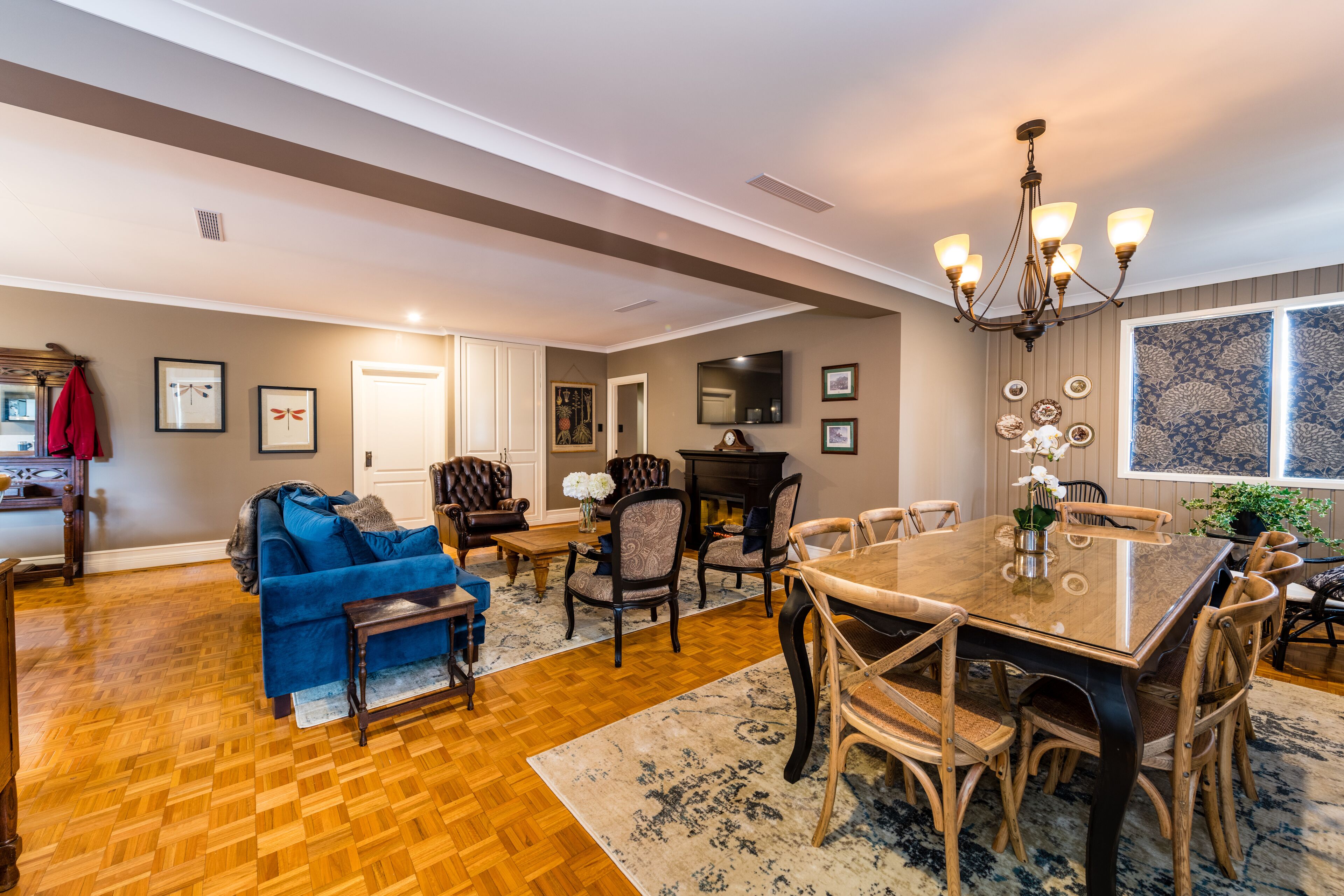 Hedge House- luxury space style location