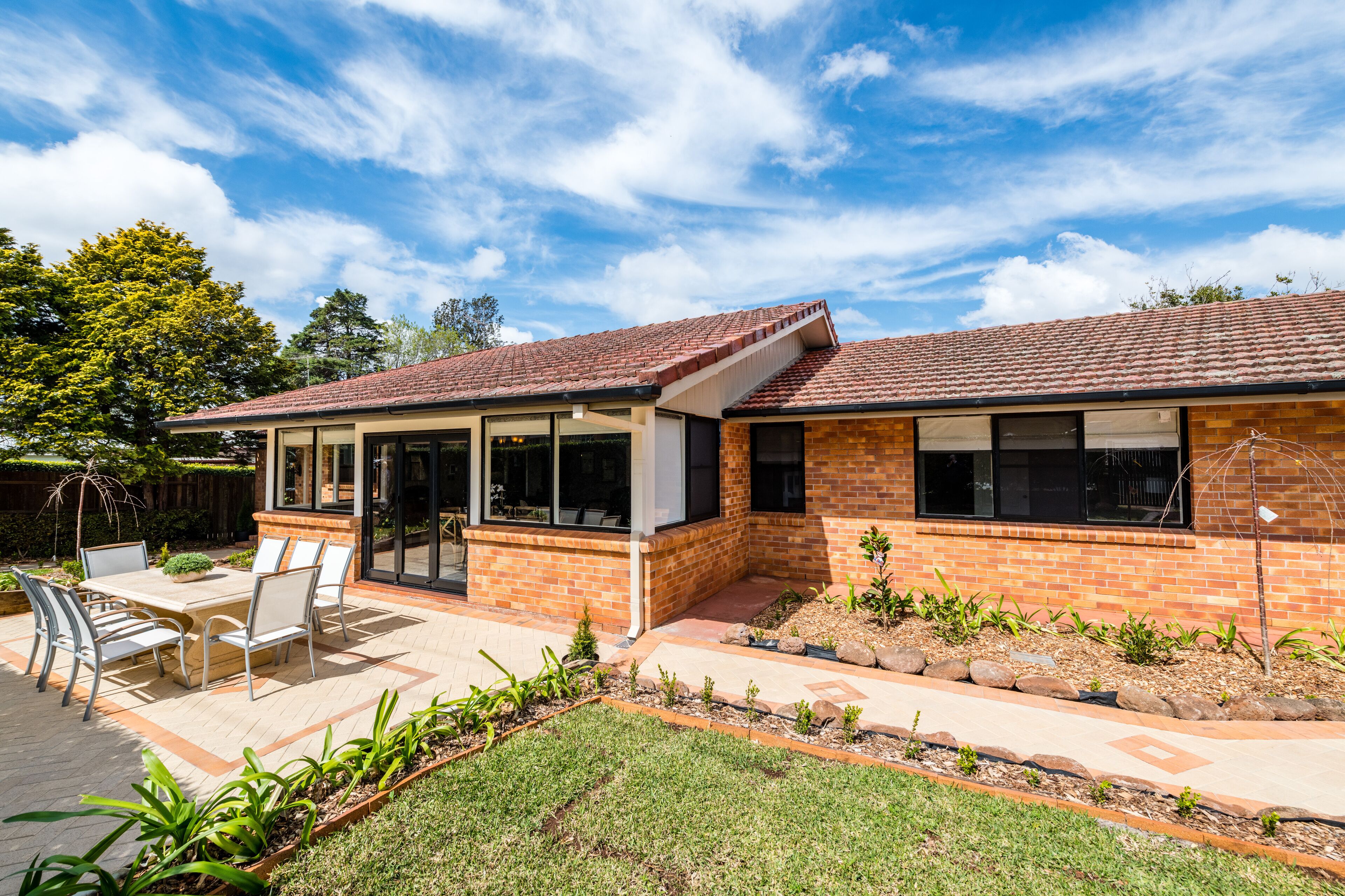 Hedge House- luxury space style location