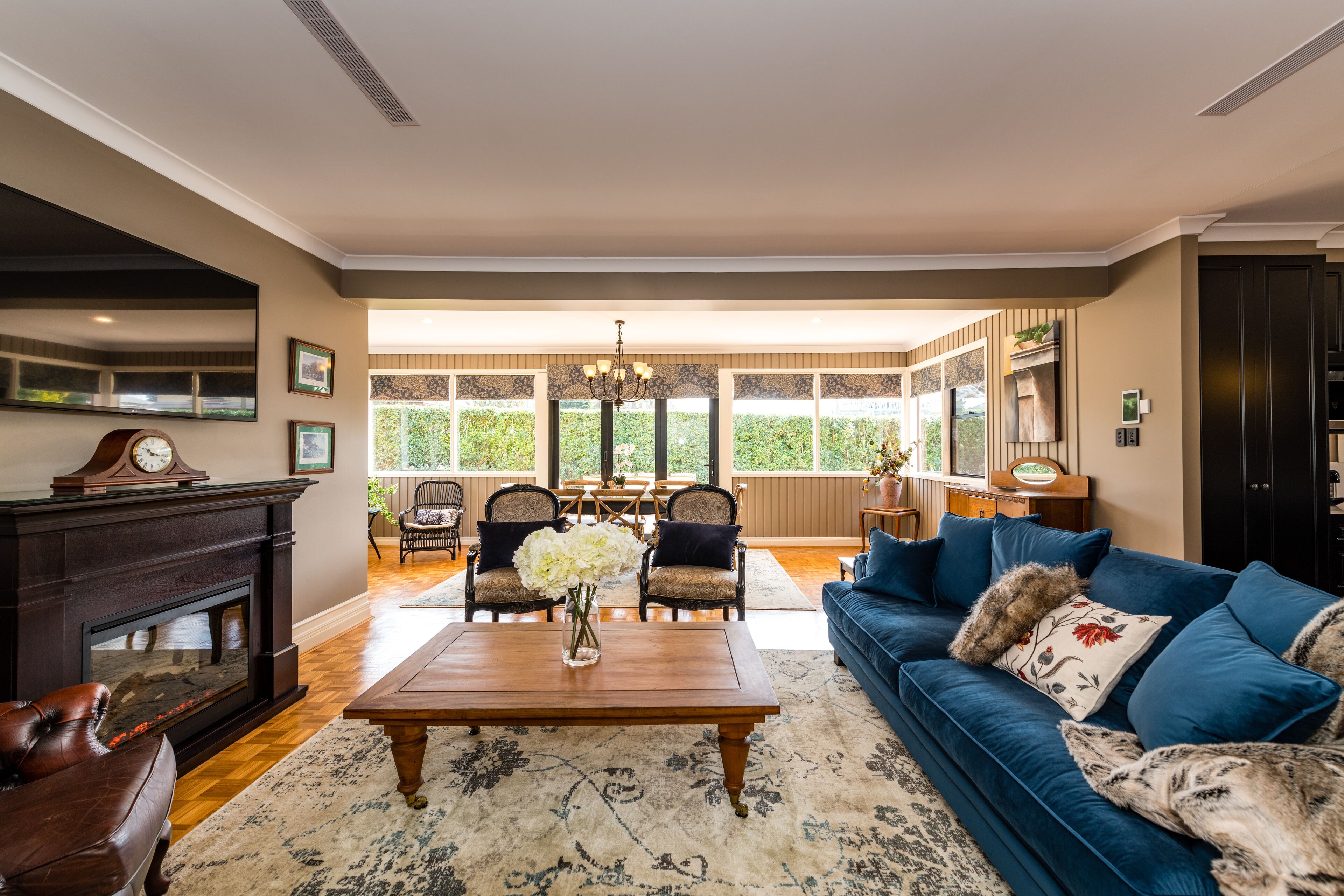 Hedge House- luxury space style location