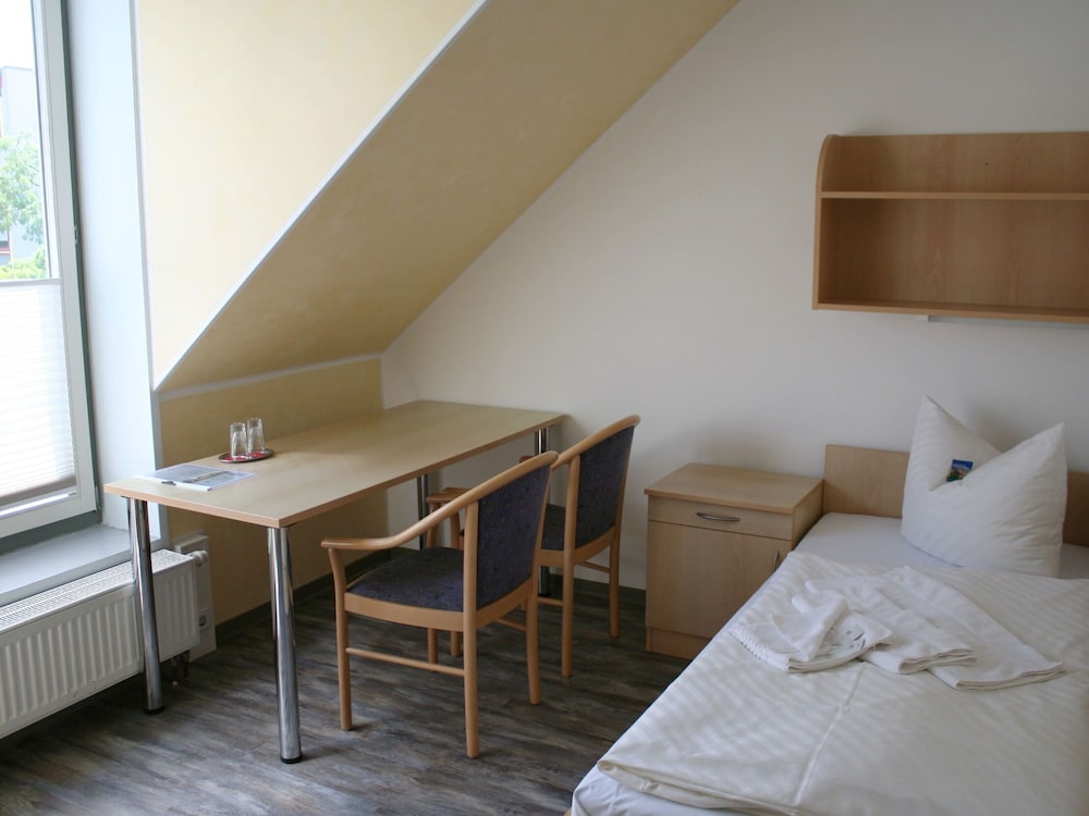 Modern and functionally furnished twin room Dresden Vrbo