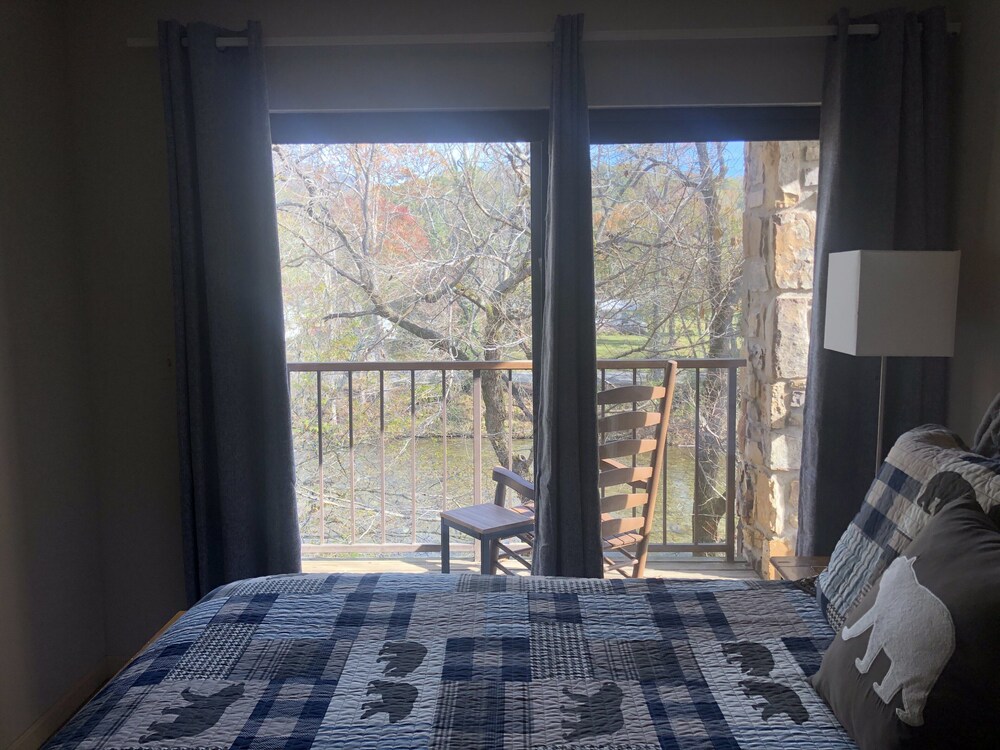 Riverside Condo minutes from GSMNP Townsend Vrbo