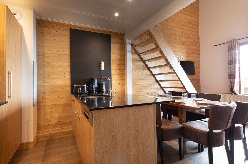 Val Thorens Ski in/out 8 bedrooms, sleeps 16 pool, sauna, spa with jacuzzi Deals & Reviews