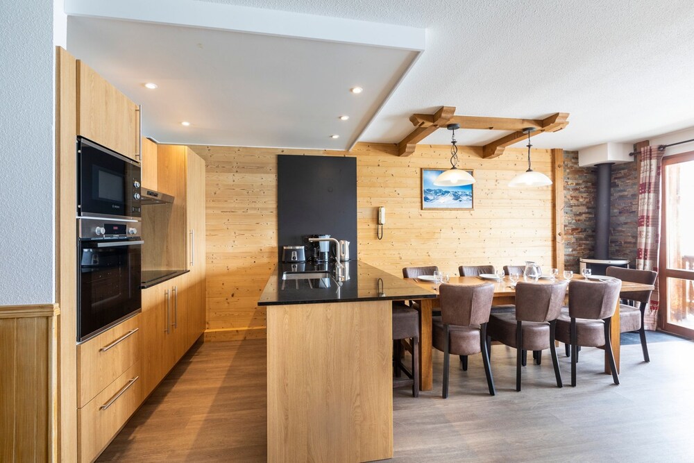 Val Thorens Ski in/out 8 bedrooms, sleeps 16 pool, sauna, spa with jacuzzi Deals & Reviews