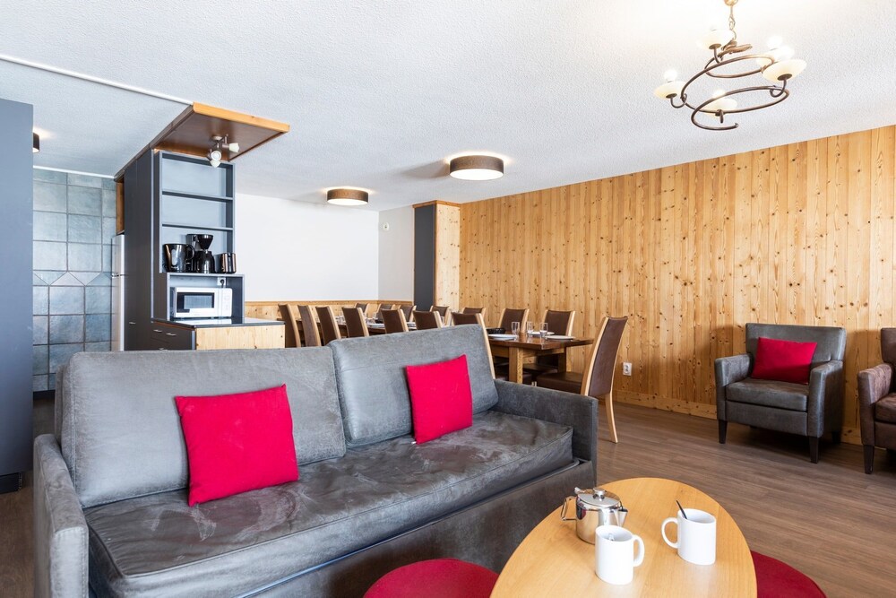 Val Thorens Ski in/out 8 bedrooms, sleeps 16 pool, sauna, spa with jacuzzi Deals & Reviews