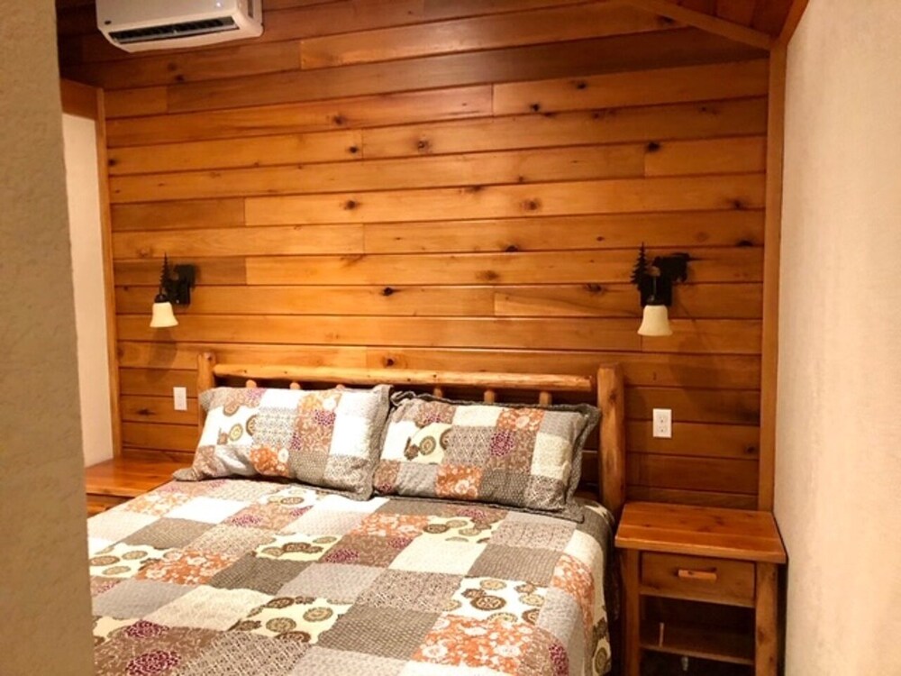 Hawk's Nest Mountaintop House retreat with trails to waterfall