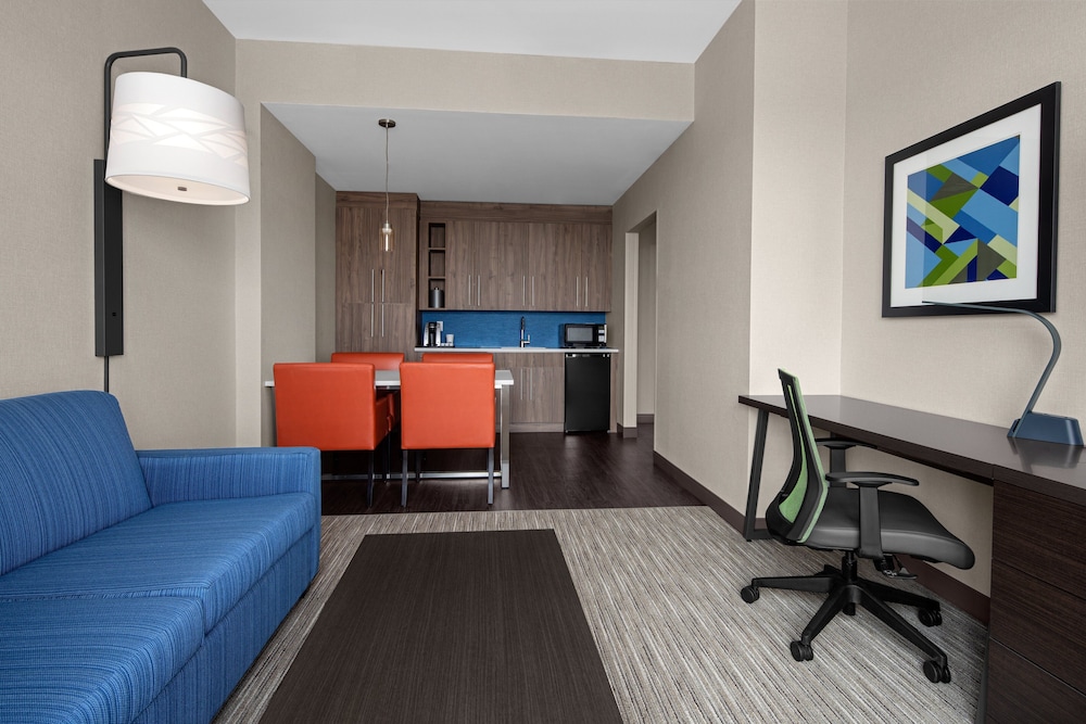 Holiday Inn Express & Suites Woodside LaGuardia Airport in New York
