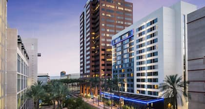 AC Hotel by Marriott Phoenix Downtown