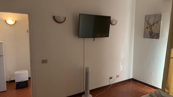2 bedrooms, iron/ironing board, Internet