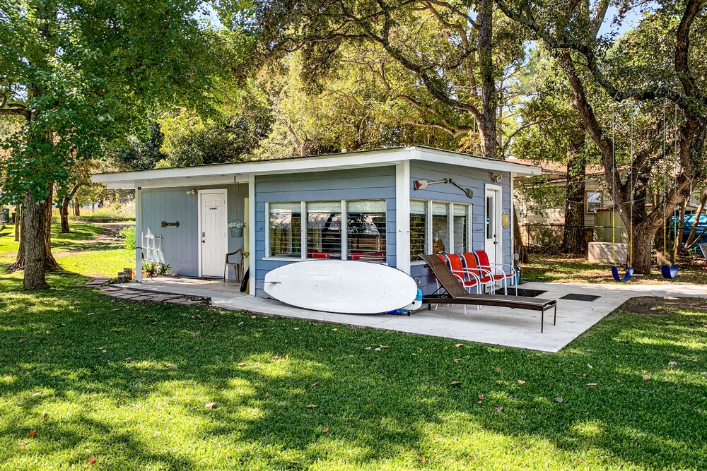 Charming dogfriendly lakefront home with lake view, dock, & washer