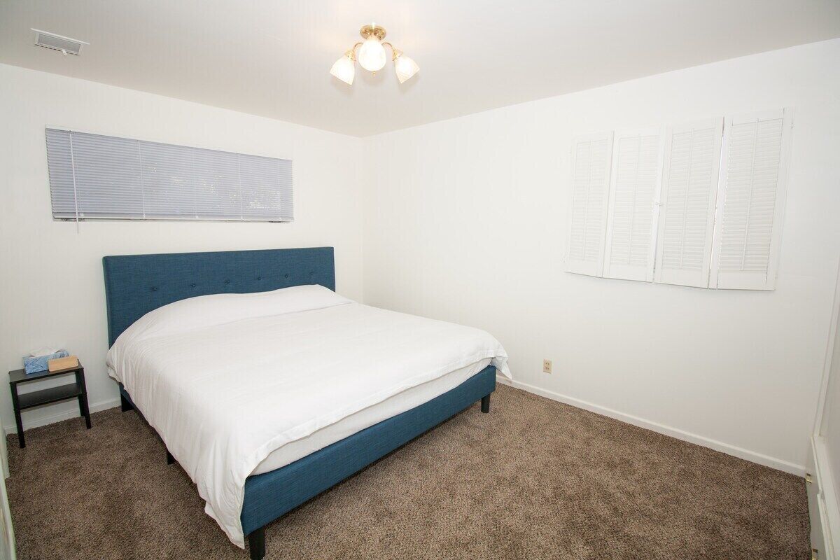 Downtown Hemet Retreat (2 King 1 Queen) - With Laundry in Temecula, United States