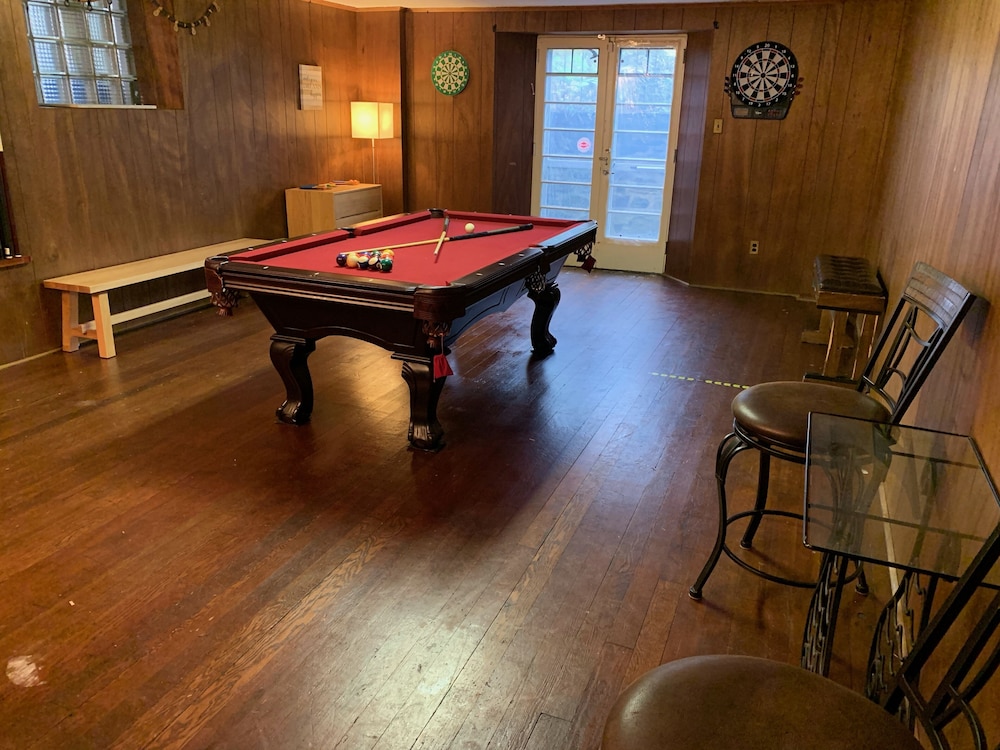 4 Bedroom Home, Game Room & Pool in a Quiet Upscale Neighborhood