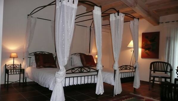 10 chambres, accès Internet