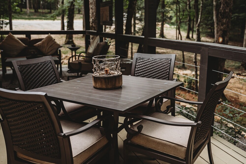 Leprechaun Lodge at The Retreat at Deer Lick Falls