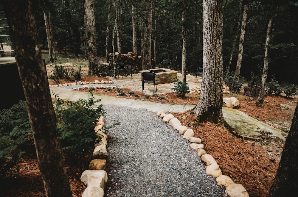 Leprechaun Lodge at The Retreat at Deer Lick Falls