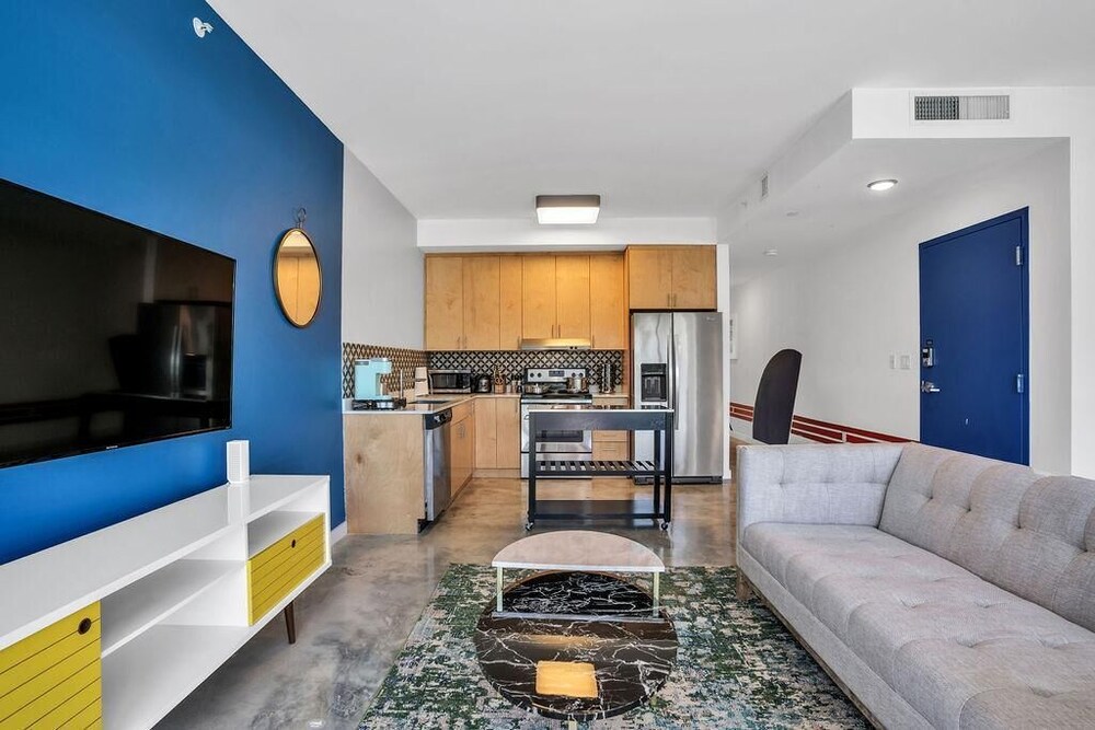 NEW|Little Havana| Walk score 90| Wifi| 2 Kings 2 Bath