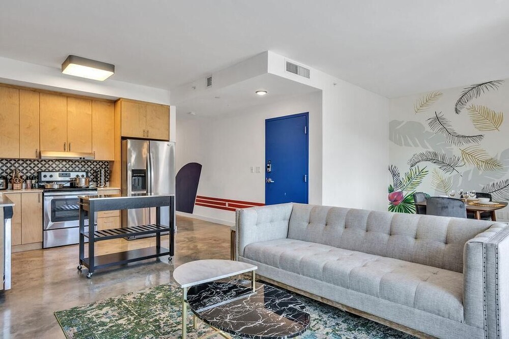 NEW|Little Havana| Walk score 90| Wifi| 2 Kings 2 Bath