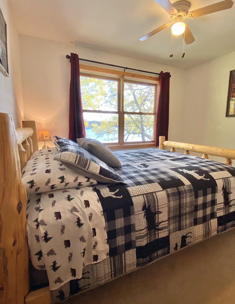 Spacious and Charming Lakefront Cabin with Pontoon Rental Polk County