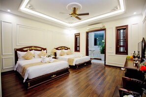 Suite Family | Premium bedding, memory foam beds, minibar, desk