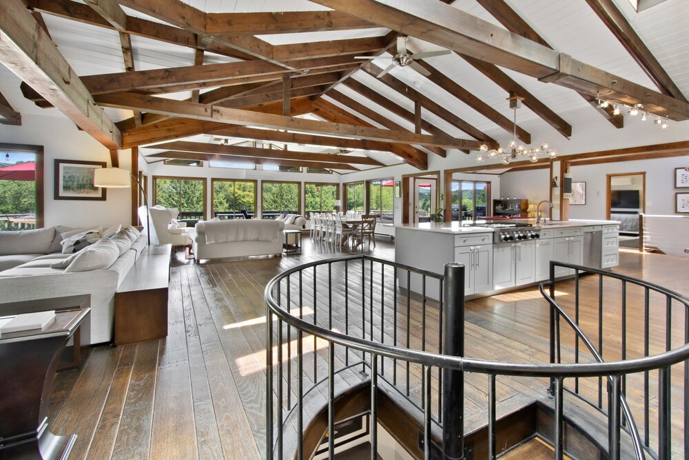 Stunning Catskills lodge with private lake in 70 acres Deals & Reviews