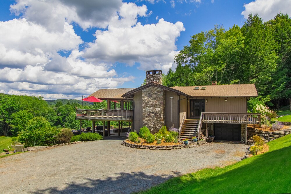 Stunning Catskills lodge with private lake in 70 acres Deals & Reviews