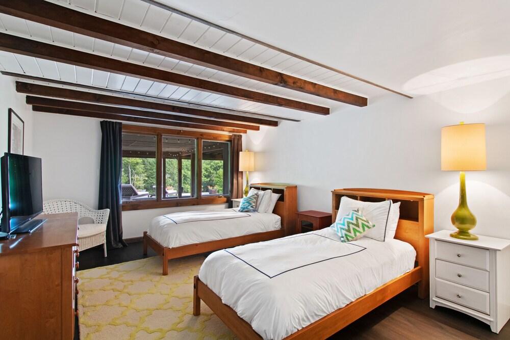 Stunning Catskills lodge with private lake in 70 acres Deals & Reviews