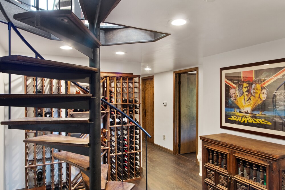 Stunning Catskills lodge with private lake in 70 acres Deals & Reviews