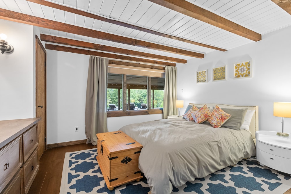 Stunning Catskills lodge with private lake in 70 acres Deals & Reviews